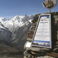 Hohsaas mit Blick auf Mischabelkette