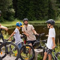 Radfahren mit der Familie am Schluchsee