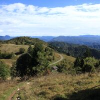 Im Vordergrund Bivacco Zanuso. Im Hintergrund die Hütte Casoni Solarie