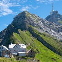Berggasthaus Tierwis mit Säntisgipfel