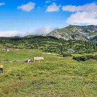 Wir wandern auf die Sonnschienalm zu