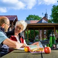 Rast am Dorfplatz in Wega