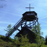 Gipfelkreuz auf der vorderen Haube 790m ü. NN