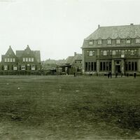 Marktplatz mit Konsum, 1944 zerstört