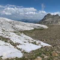 Grenze zwischen Gnais und Kalk