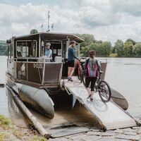 Radfähre "Donaubus" auf der Donau von Ottensheim nach Linz