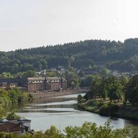 Ehemalige Benediktinerabtei mit altem Abteipark