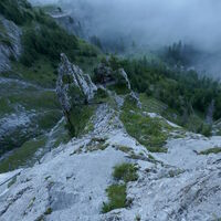 Klettersteiggenuss noch im kühlen Schatten