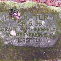 Stein des ehemaligen Turms auf der Stellerskuppe
