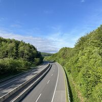 No ned vü los heut hier (es ist Feiertag und die Automobilisten büsln offenbar noch:)