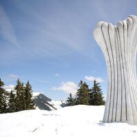 Skulptur "Heie" des dänischen Bildhauers Jesper Neergaard