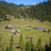 Blick zurück auf die Hochmölbinghütte, bei der man gut einkehren kann