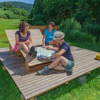 JohanneswegZwischenstromwieseLiegeFrauen_TVBMuehlviertlerAlmFreistadtWalchAndreasPhotography.jpg