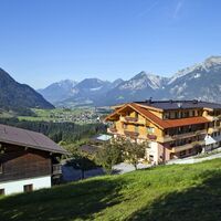 Pinzgerhof Hausansicht Sommer