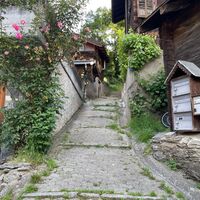 Start / ende Stahlgasse im alten Dorf Naters