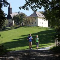 Gut Ossiacher Tauern mit Kirche