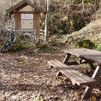 18.2 km Raddepot mit Zugang zur Ruine