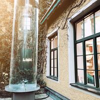 It quickly becomes clear: it's all about light