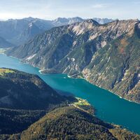 Herbstlicher Ausblick oberhalb der Köglalm zum Achensee