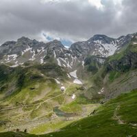 Die Keinprechthütte im eindrucksvollen Neualmkar schon im Blick
