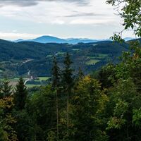 Blick auf die St. Anna Kirche und den Ötscher