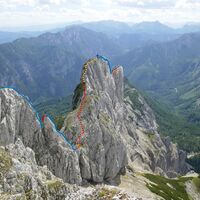 grob der Routenverlauf - rot = gehen; blau = klettern; orange Abstieg verdeckt; 2x Abseilstelle