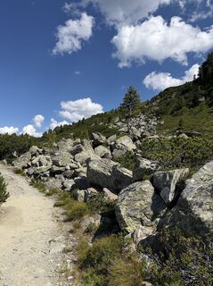 Photo de Beyhan Goenuel le long du parcours