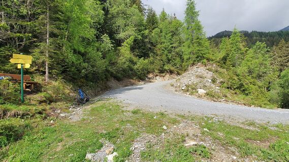 5.3 km Bankerl bei der Einmündung des Wanderweges