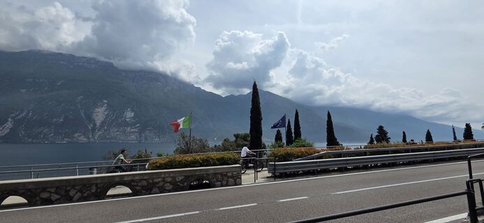 Fotografija s spletne strani . 3 na poti