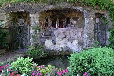 Lourdes-Grotte am Stationenweg nach Klingenzell