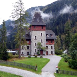 Das Jagdschloss Czernin in Böckstein wurde zwischen 1902 und 1903 nach den Plänen von Josef Wessicken erbaut.