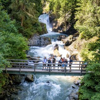 Wanderung entlang der Groppensteinschlucht.