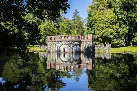 Karpfenteich im Schlosspark Matzen