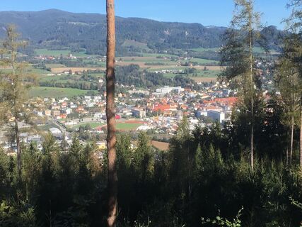 St. Veit - im Hintergrund die Kraiger Schlösser