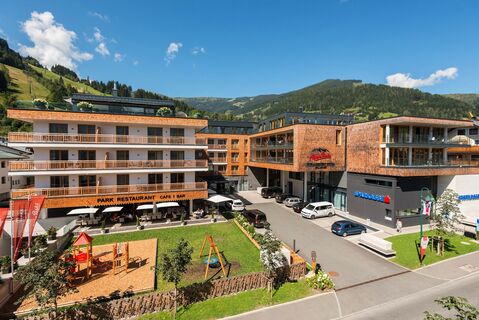 AlpenParks Hotel &amp; Apartment Central Zell am See