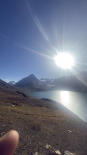 Foto von Nesimi Erjon entlang der Tour