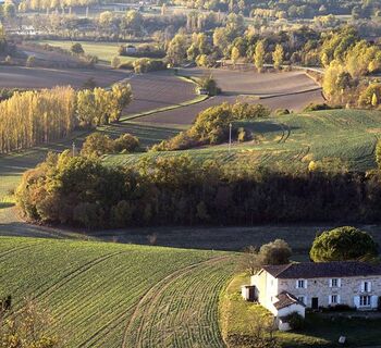 Blick auf das Tal von St. André in Castelnau de Montmiral
