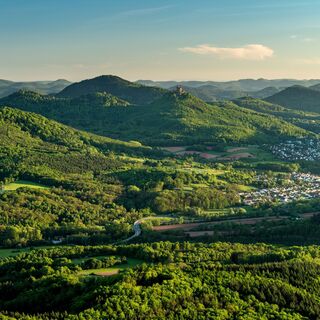 Aussicht auf Burg Trifels und Annweiler