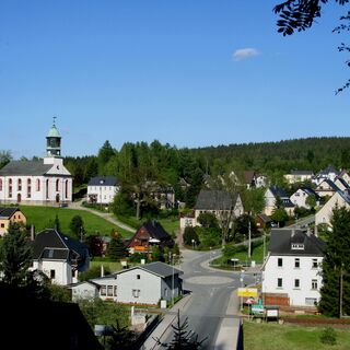 Blick auf Morgenröthe-Rautenkranz mit Kirche