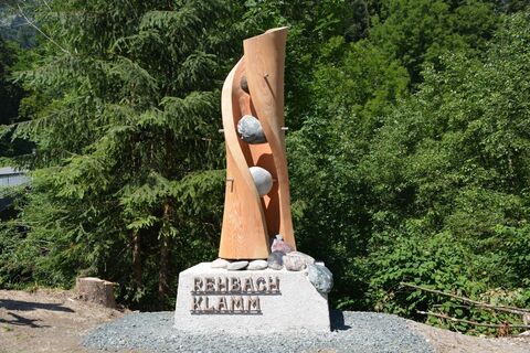 Scheffau_Rehbachklamm_Statue_Wilder Kaiser