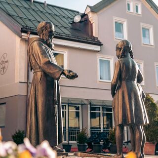 Kapuzinermöch-Figur am Klosterplatz