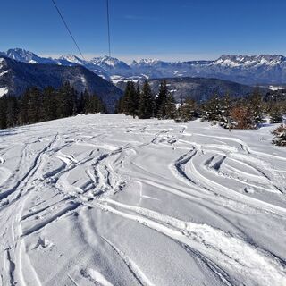 Am Ende des Kurvenlifts öffnet sich der Blick auf die Berchtesgadener Alpen.