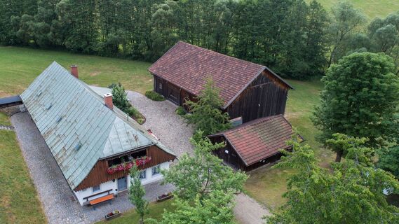 Die Hammerschmiede "Voithenberghammer" mit seinem Mühlrad ist ein museales Kleinod das von einem Heimatverein restauriert wurde. Es finden regelmäßig Führungen statt und das Wirtshaus lädt zur Brotzeit ein.