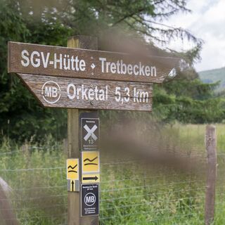 Wegweiser zum Tretbecken in Medebach-Glindfeld
