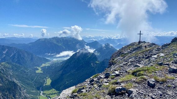 Ausblick vom Sonnjoch zum Achensee -  mit 2.457 Metern der höchste Gipfel der Achensee Region