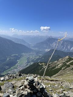 Fotografija s spletne strani Pierre Hans na poti