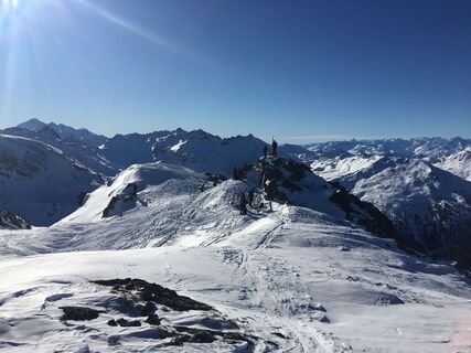 Blick aus NW zum Gipfel