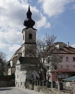 ältestes Haus und Kirche