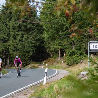 Parallel zum Rennsteig: Der höchster Punkt der Tour unterhalb des Schneekopfes