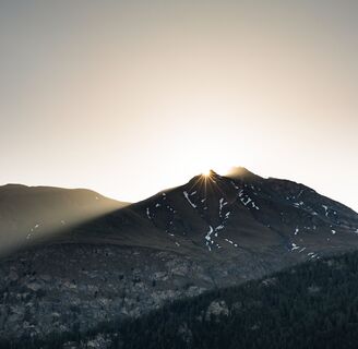Piz Tomül bei Sonnenaufgang